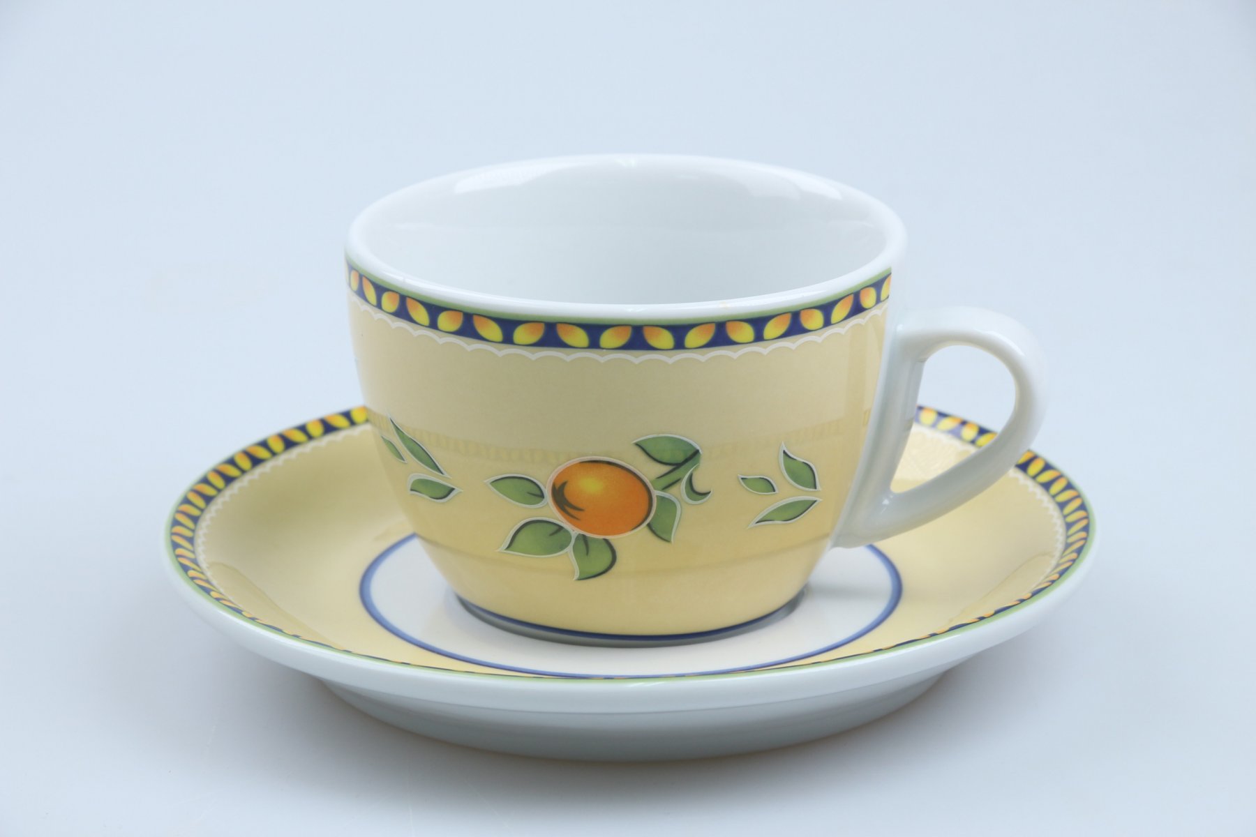 Teetasse mit Untere