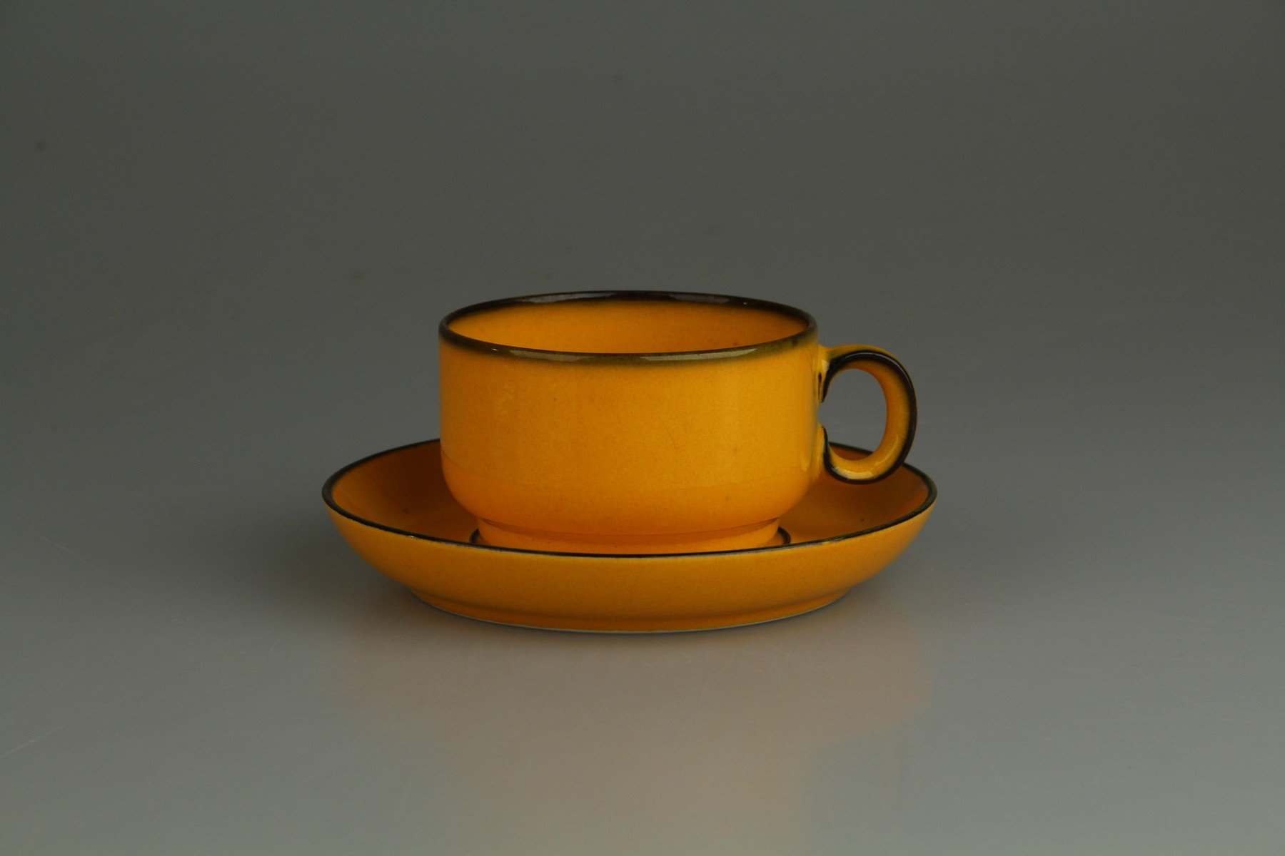 Teetasse mit Untere