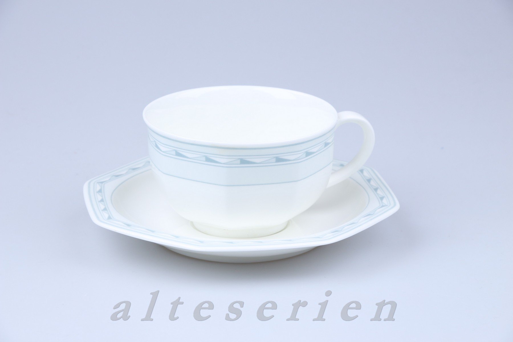 Teetasse mit Untere