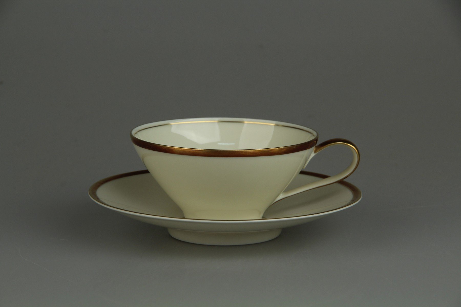 Teetasse mit Untere