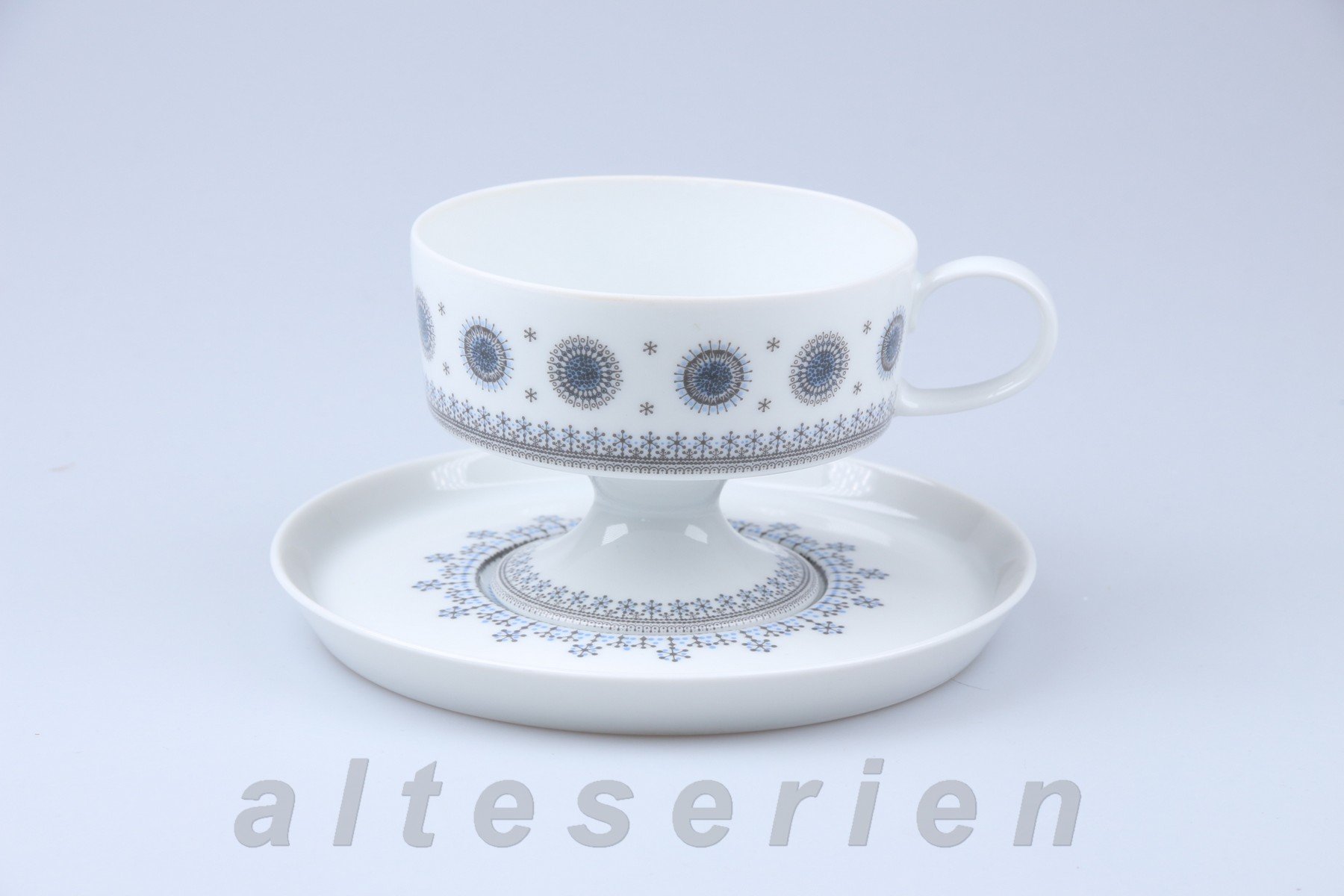 Teetasse mit Untere