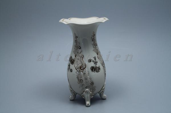 Vase auf Füßen H 17,5 cm