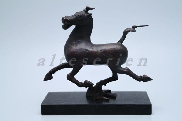 Dressurpferd auf Ständer Bronze 22x22 cm