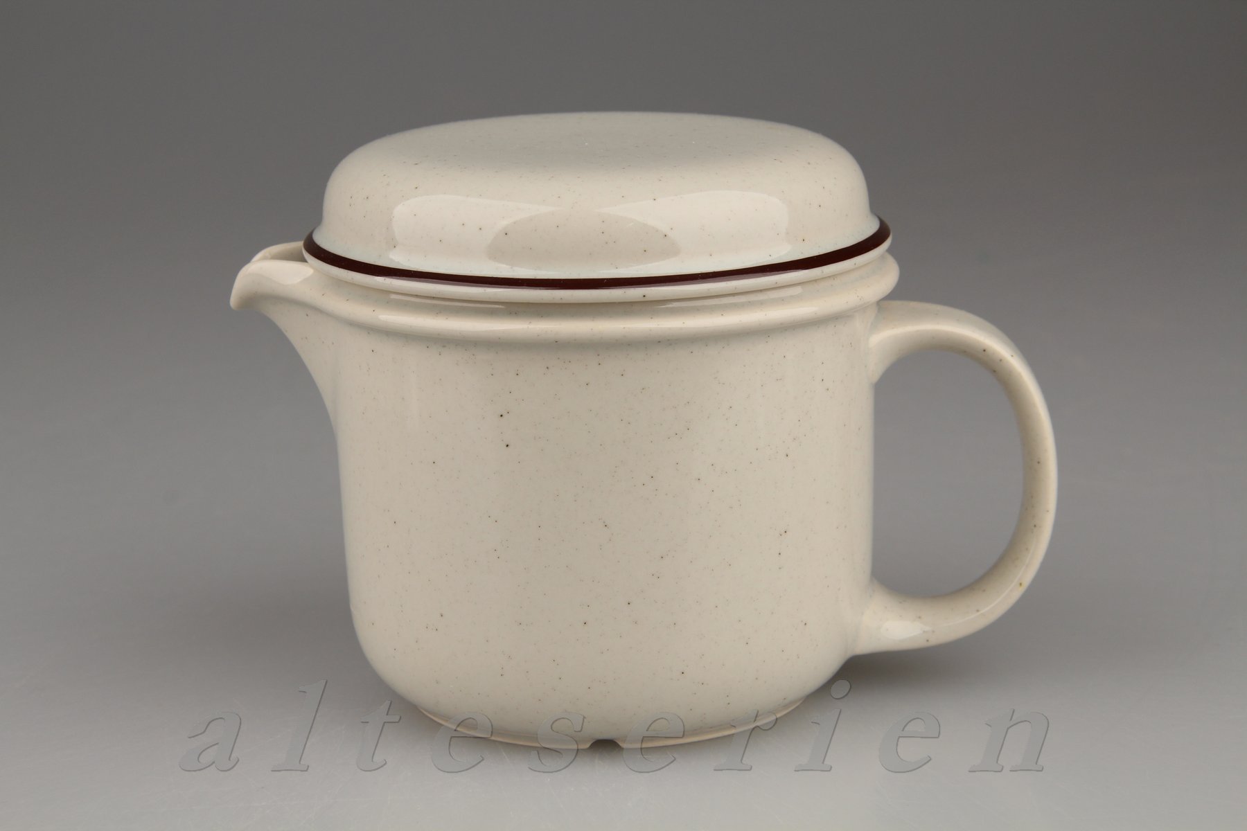 Sauciere mit Deckel H 11,5 cm