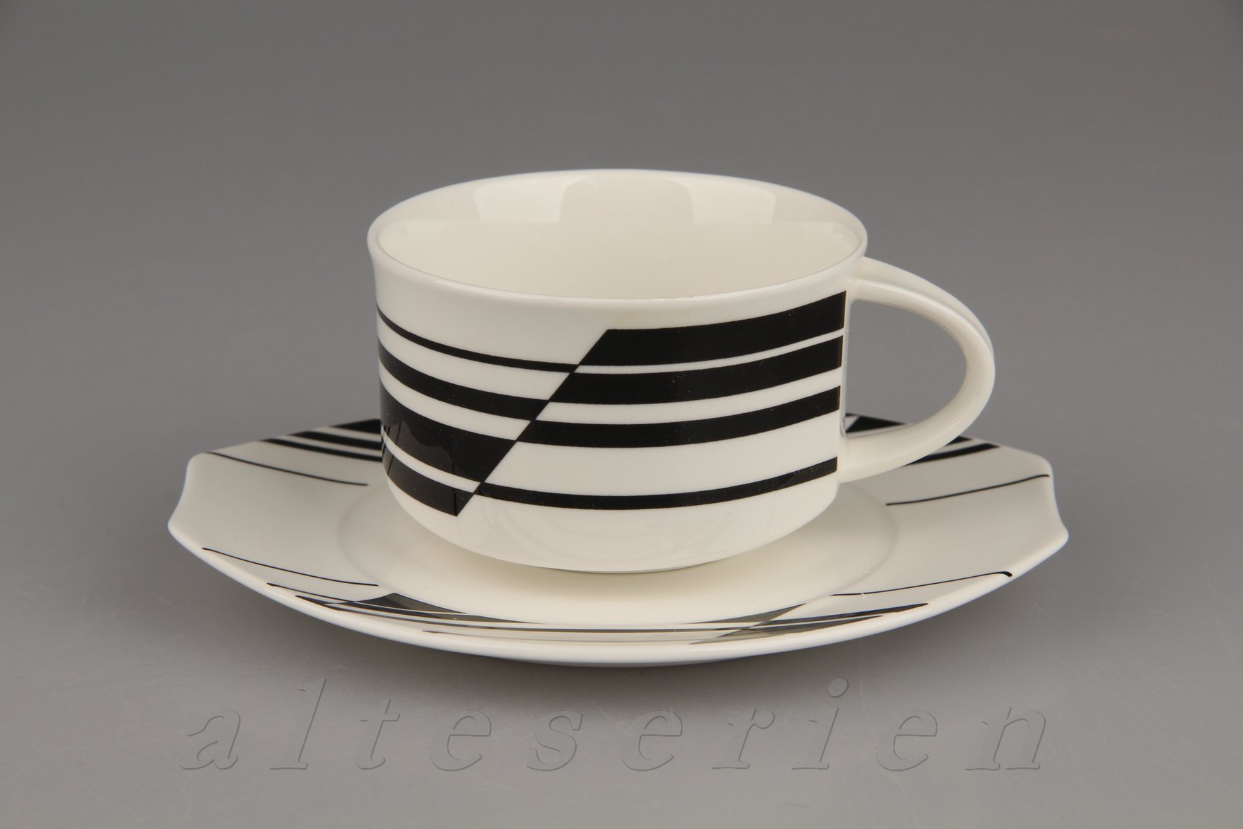 Teetasse mit Untere