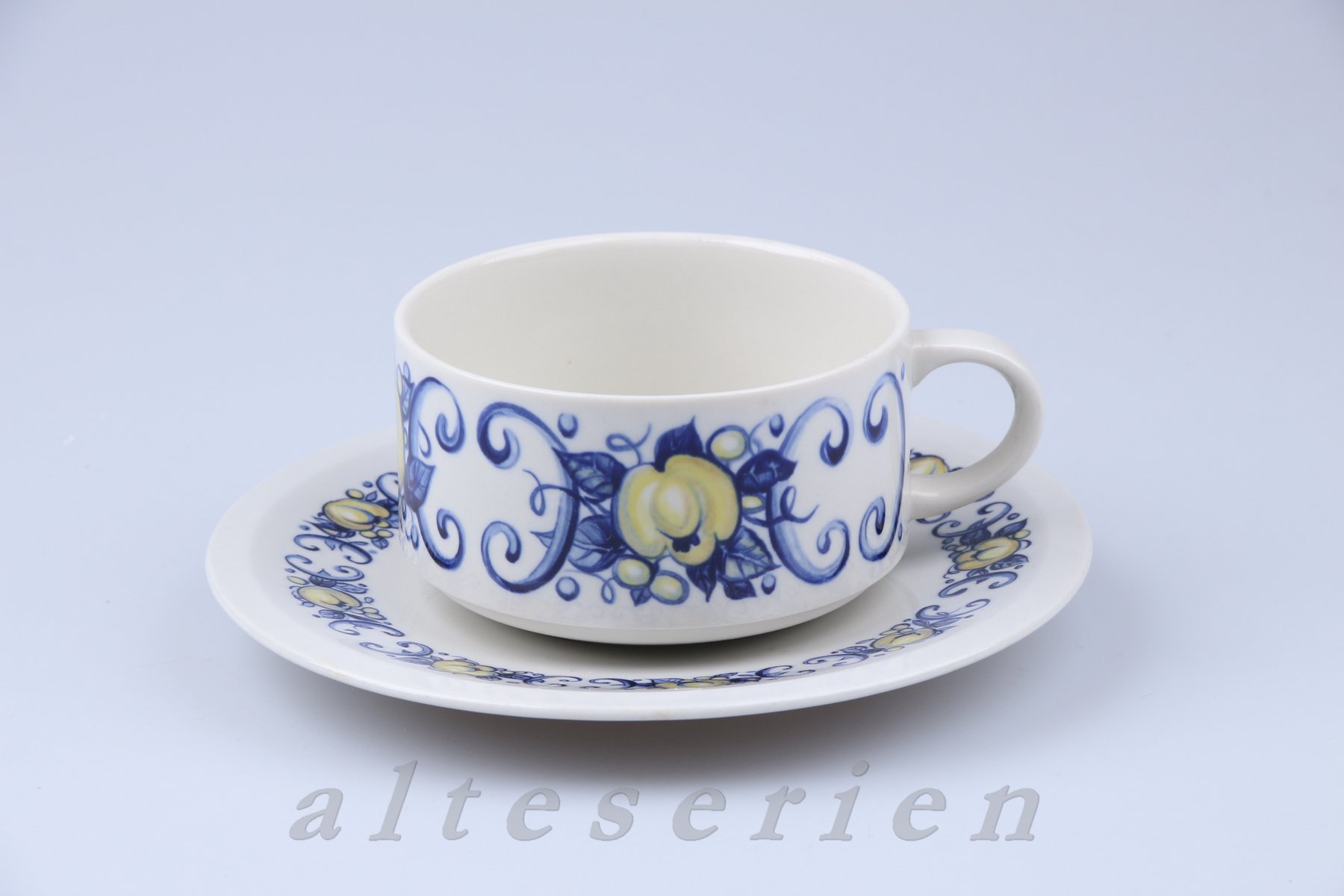 Teetasse mit Untere