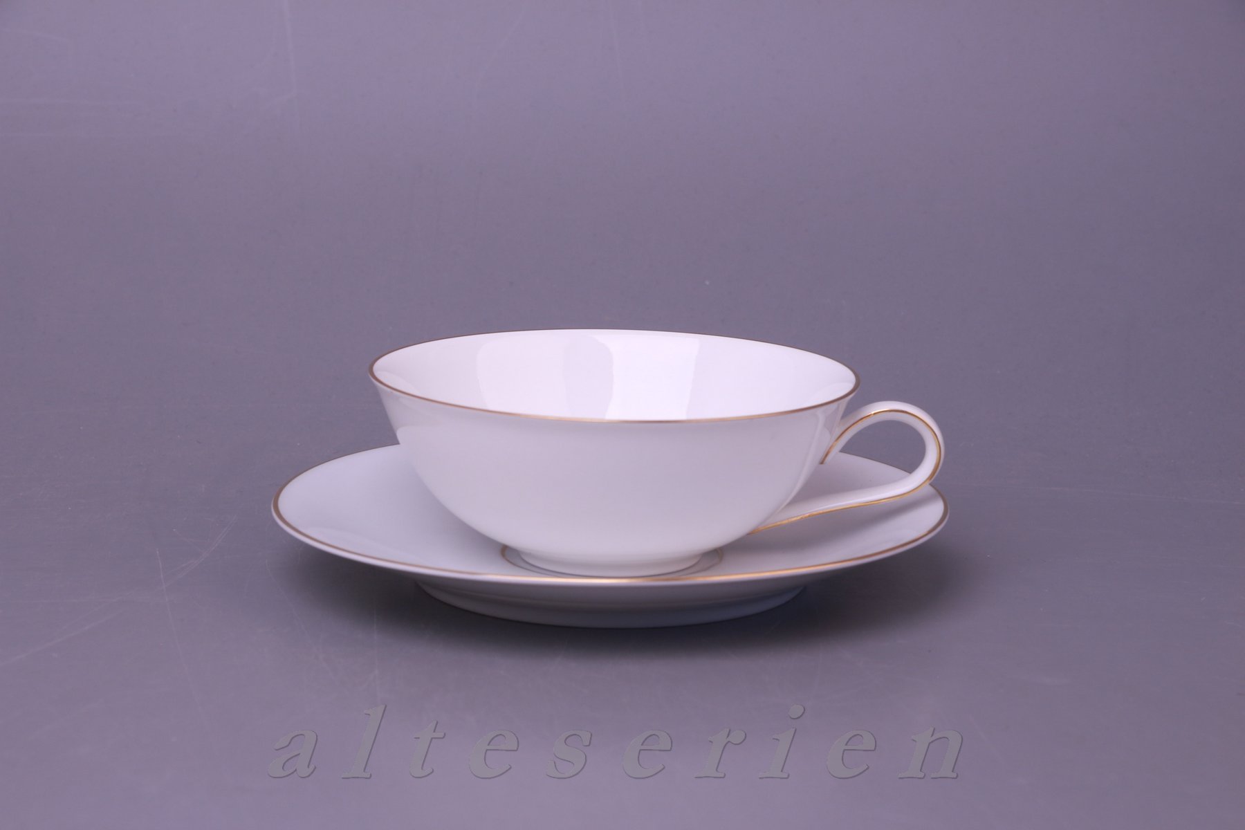 Teetasse mit Untere flach