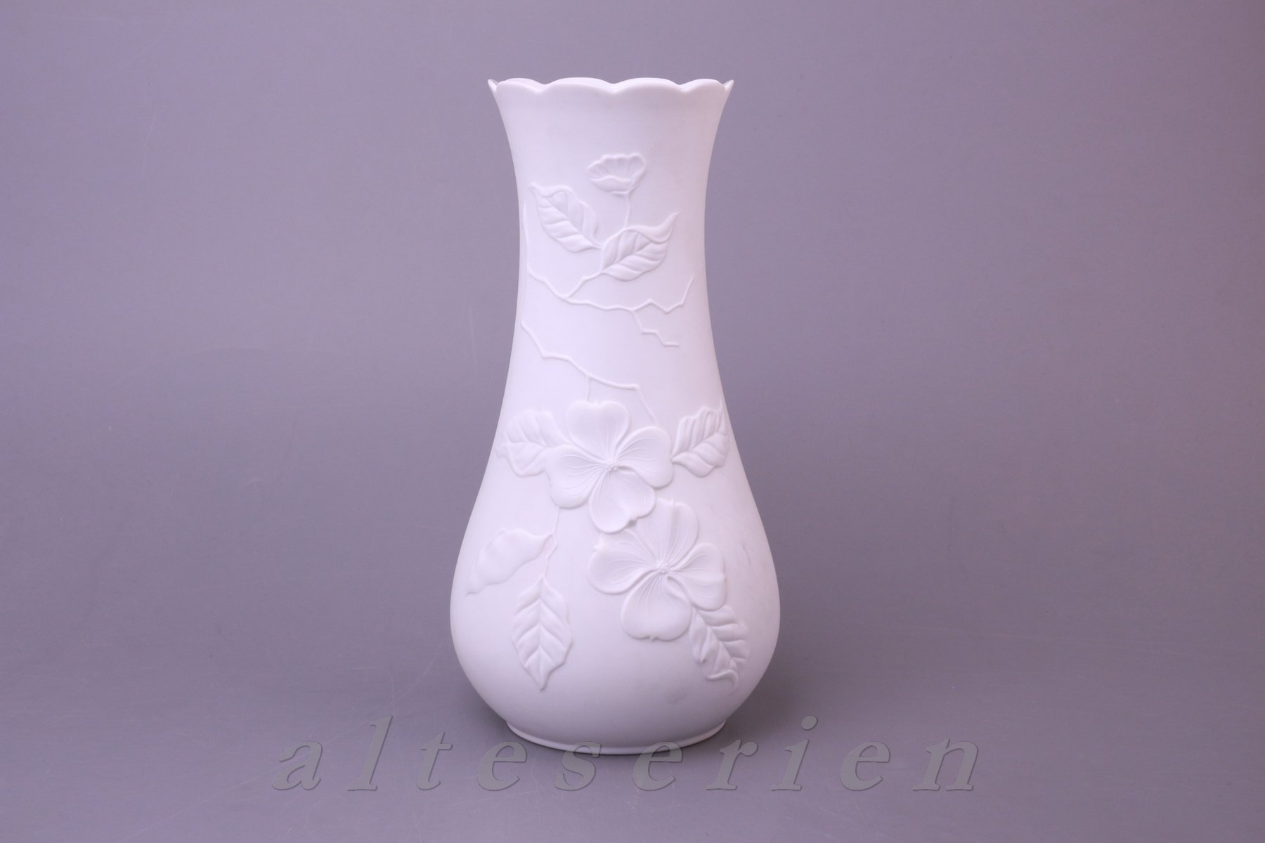 große Vase (Blumenranke)