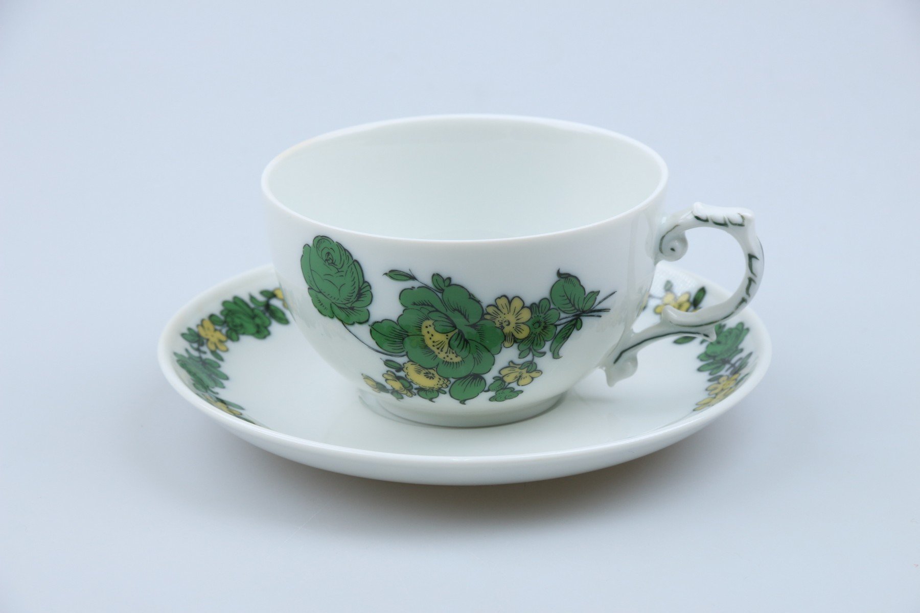 Teetasse mit Untere