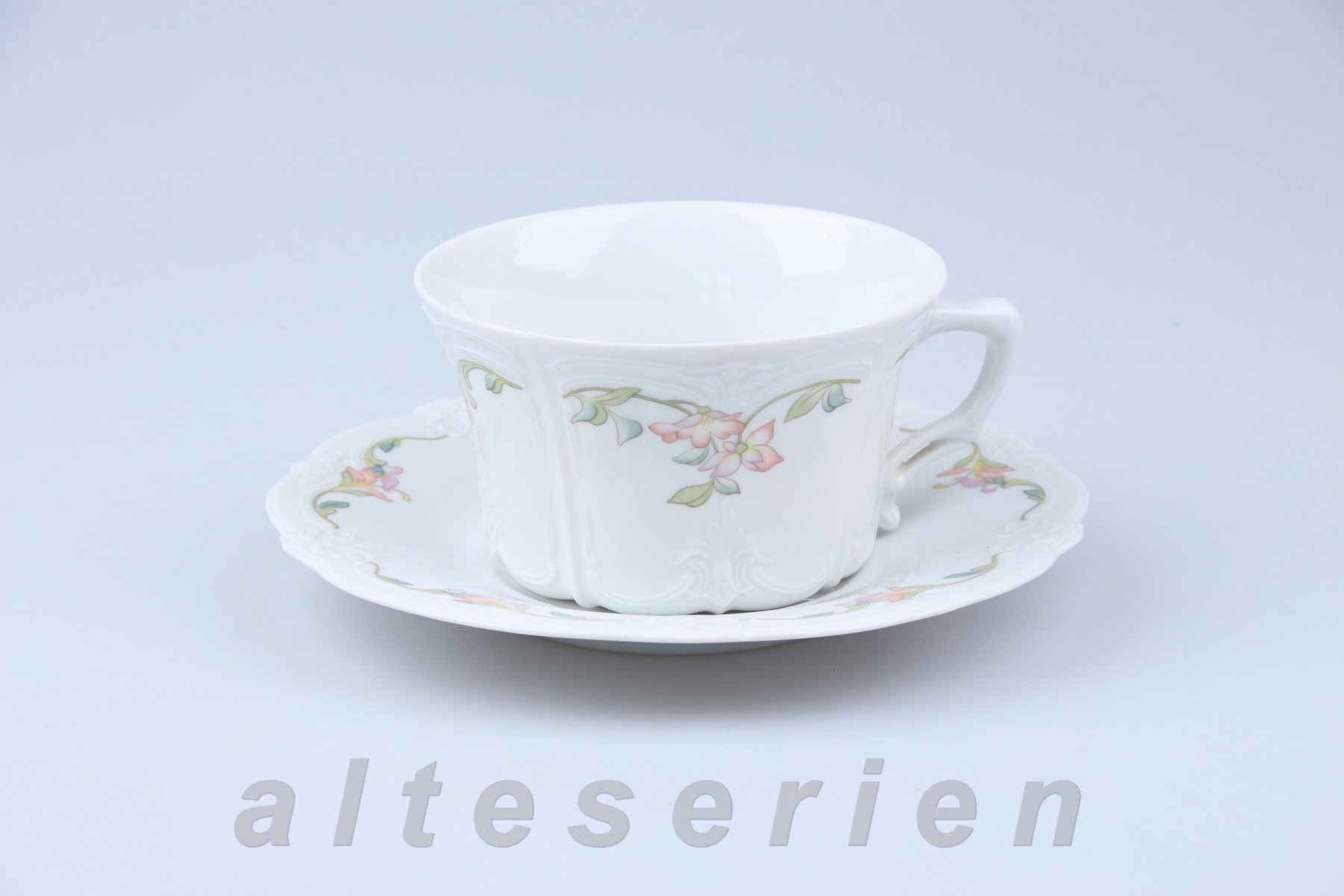 Teetasse mit Untere