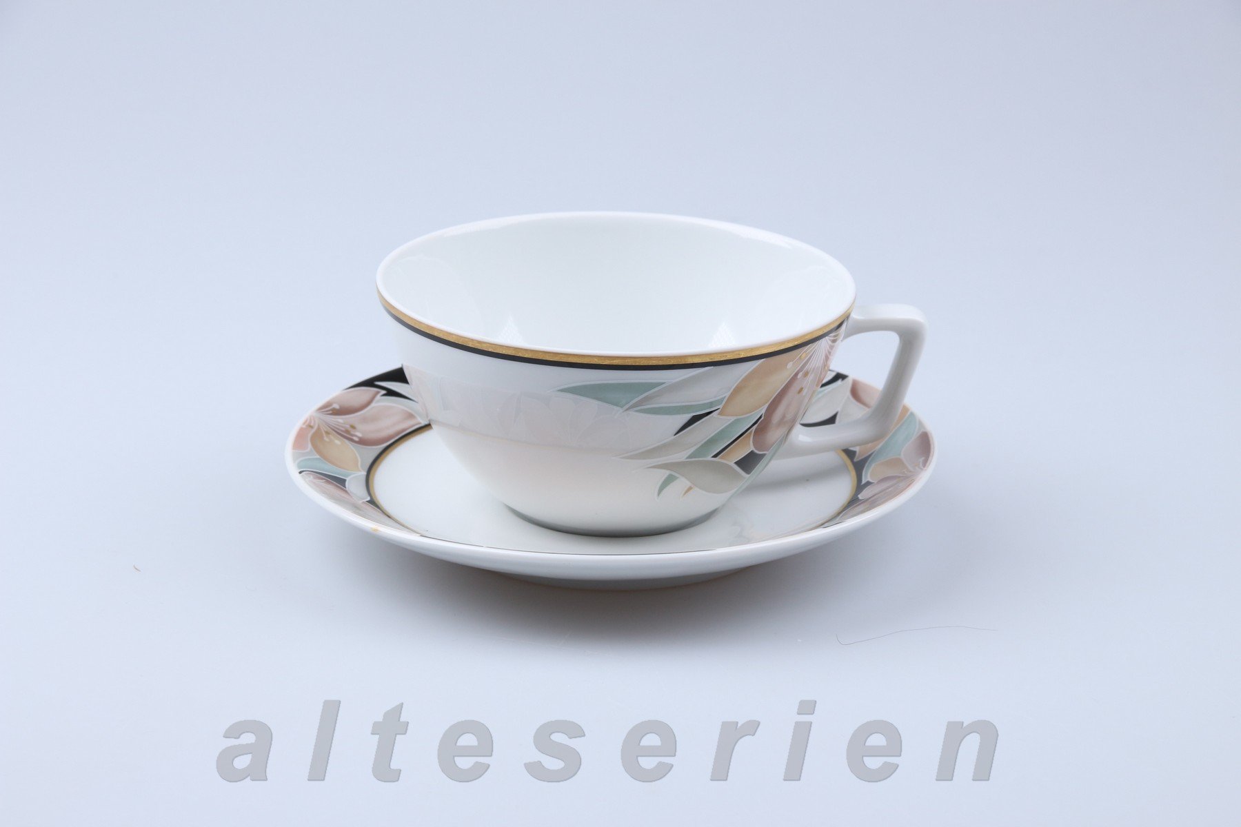 Teetasse mit Untere