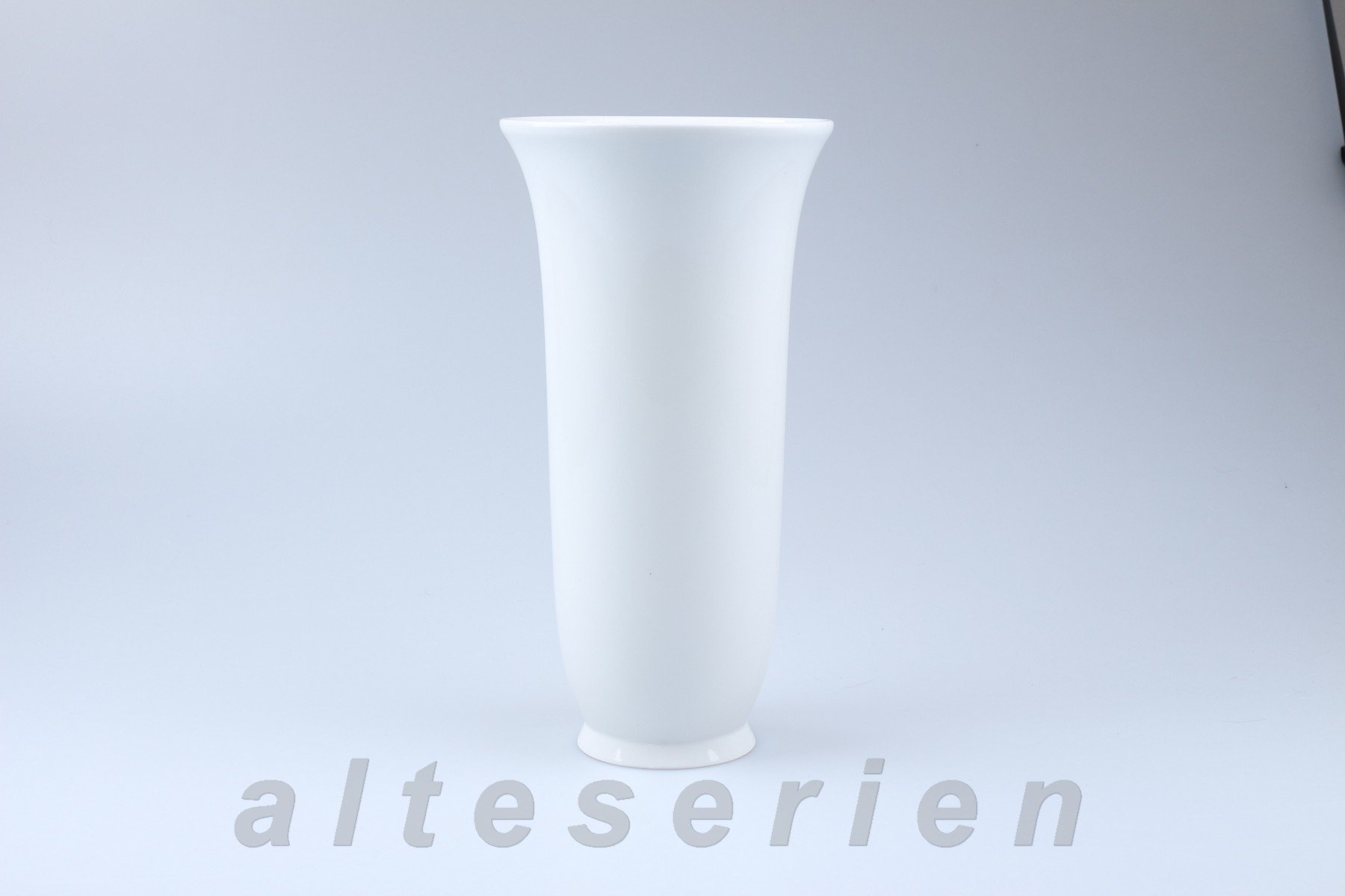 Vase II. Wahl Flora weiß