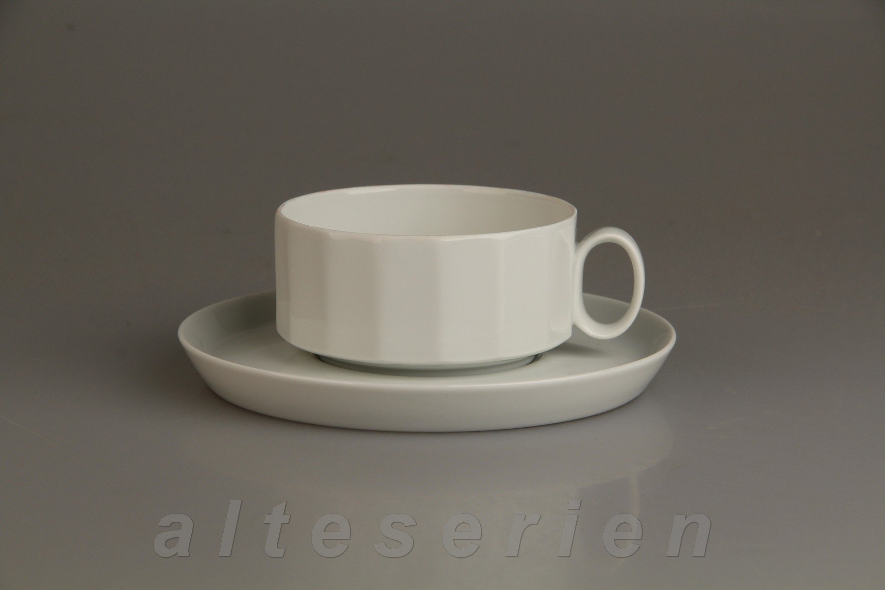 Teetasse mit Untere