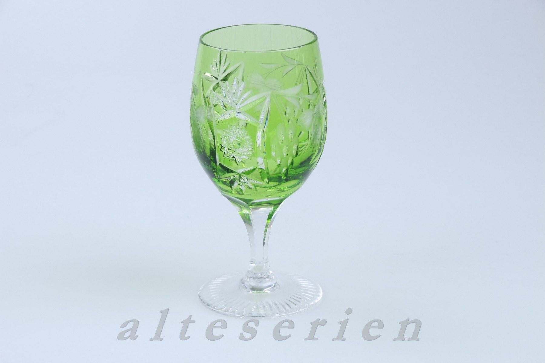 Wasserglas Resedagrün