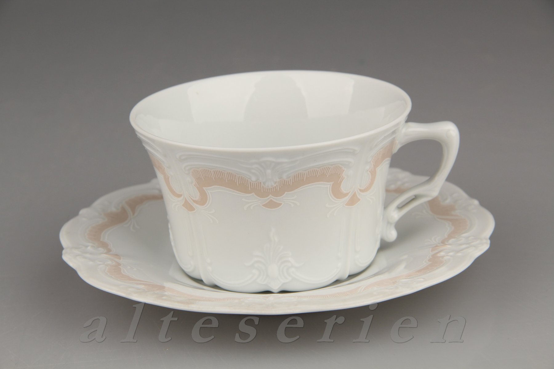 Teetasse mit Untere