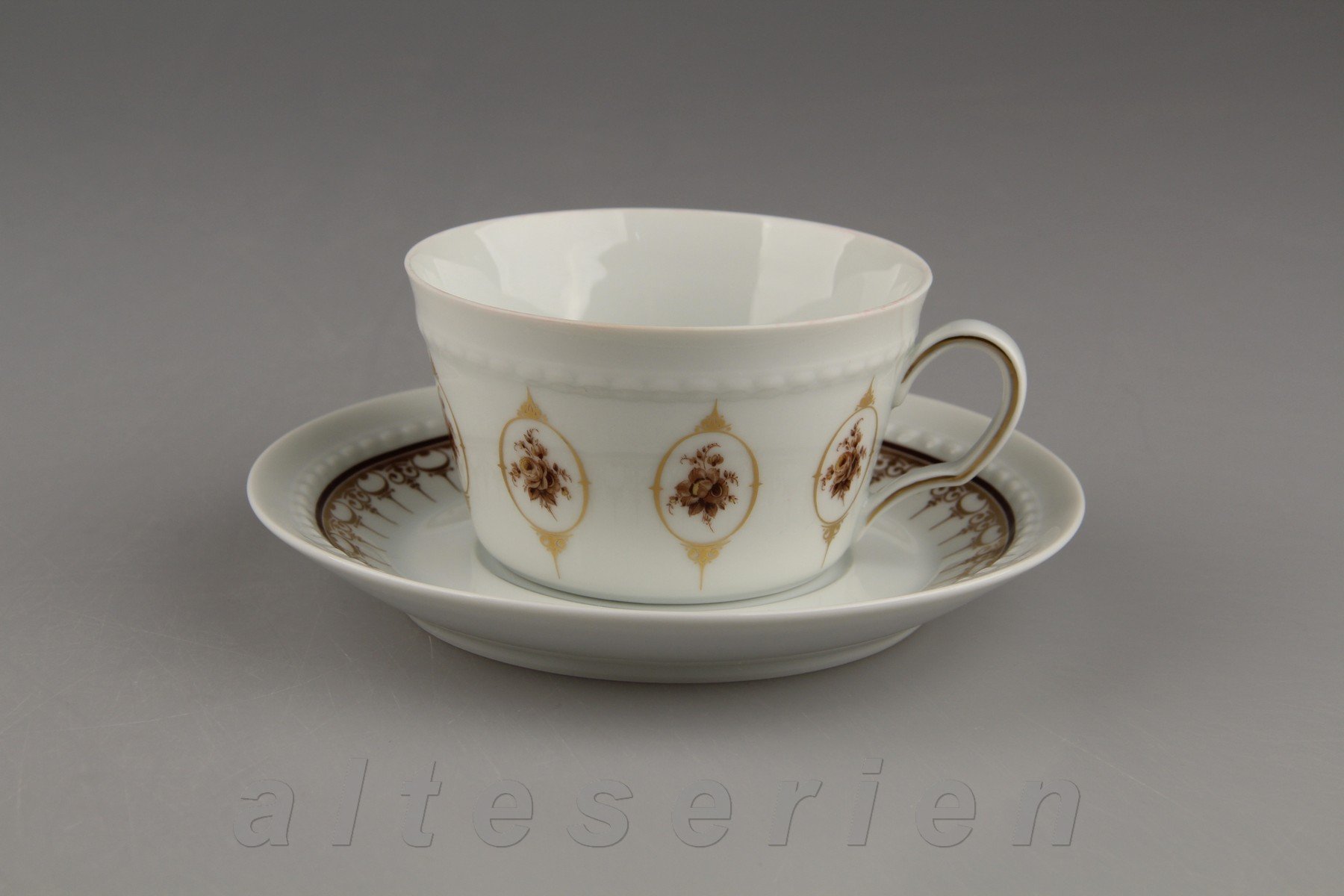 Teetasse mit Untere