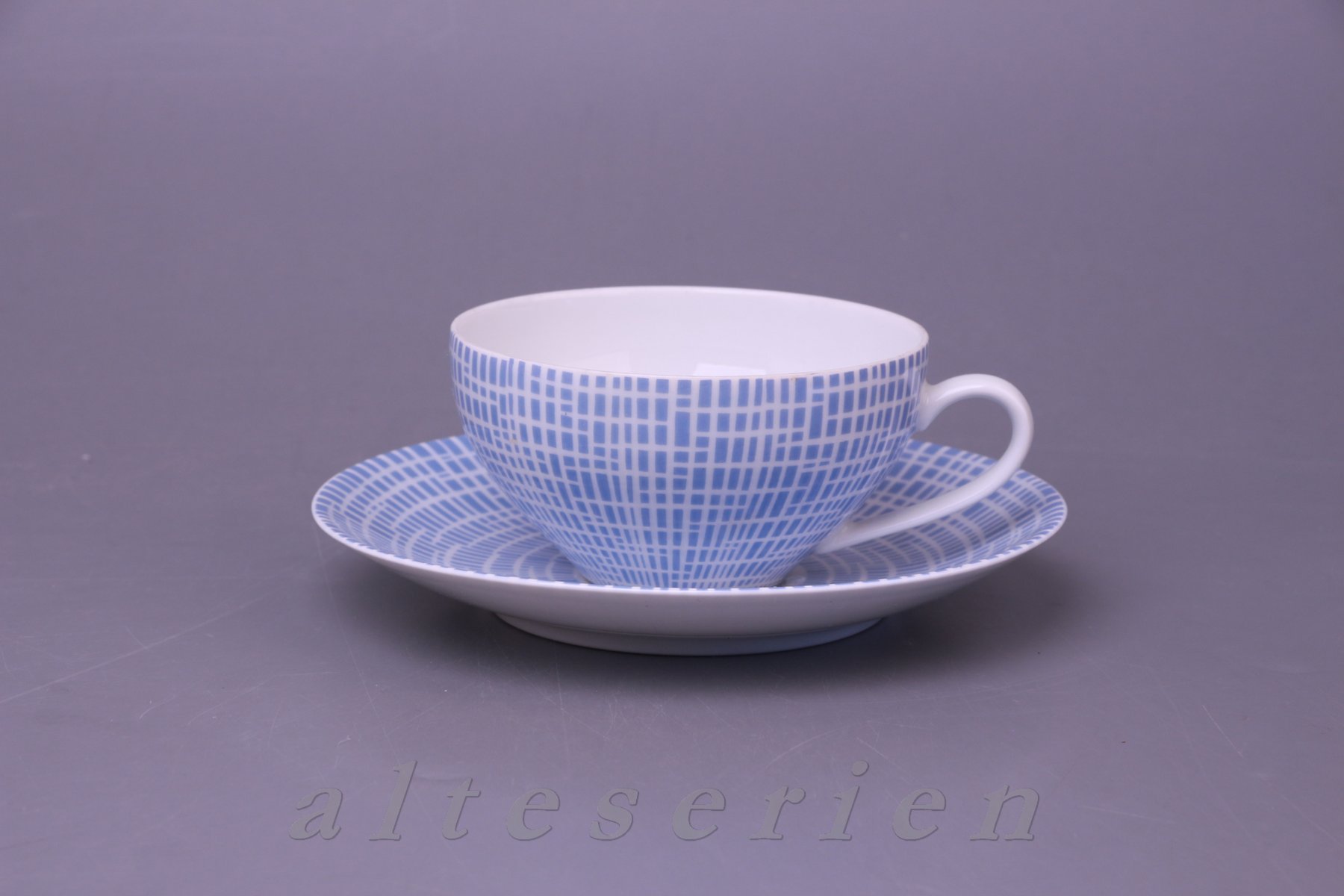 Teetasse mit Untere groß