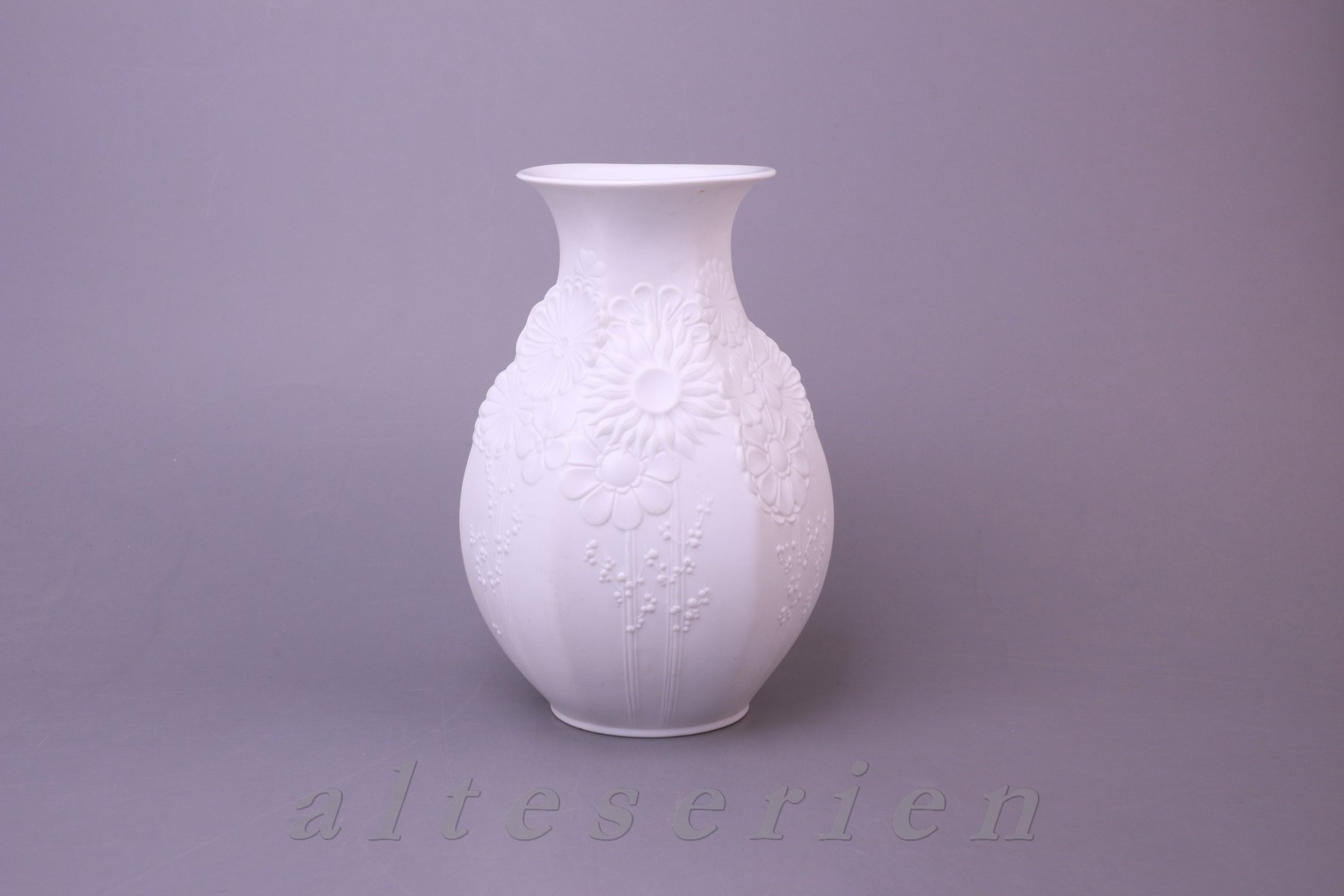 Vase erhabenes Blumenrelief