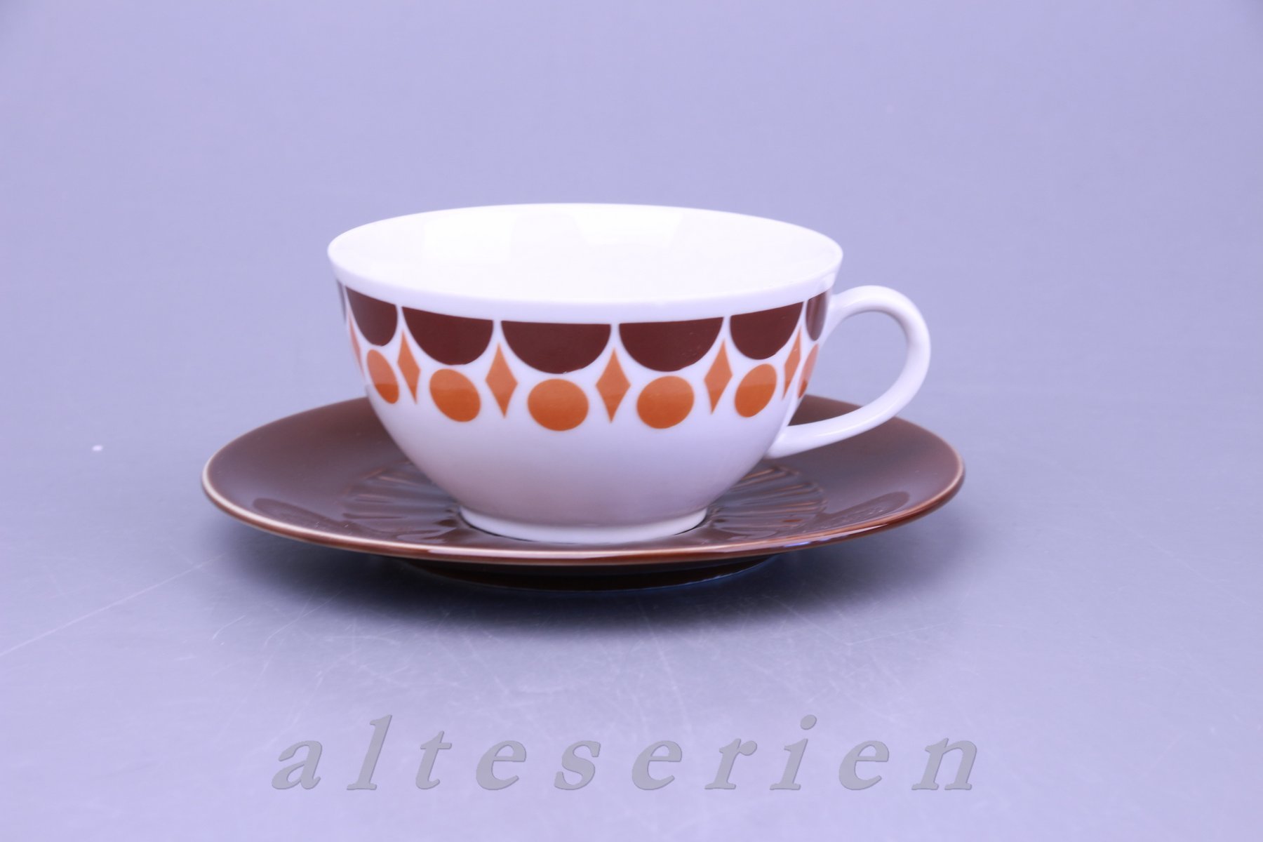 Teetasse mit Untere