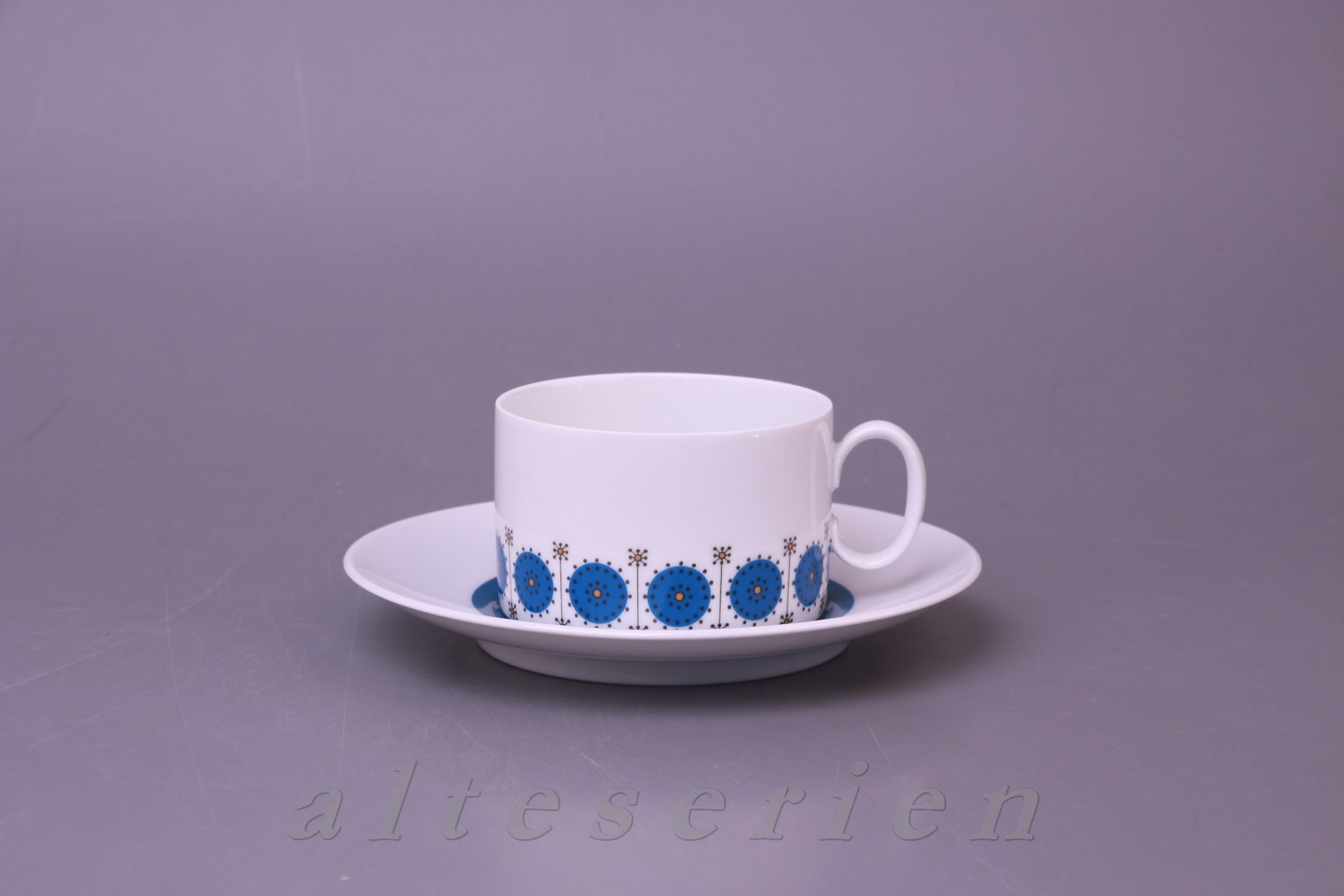 Teetasse mit Untere