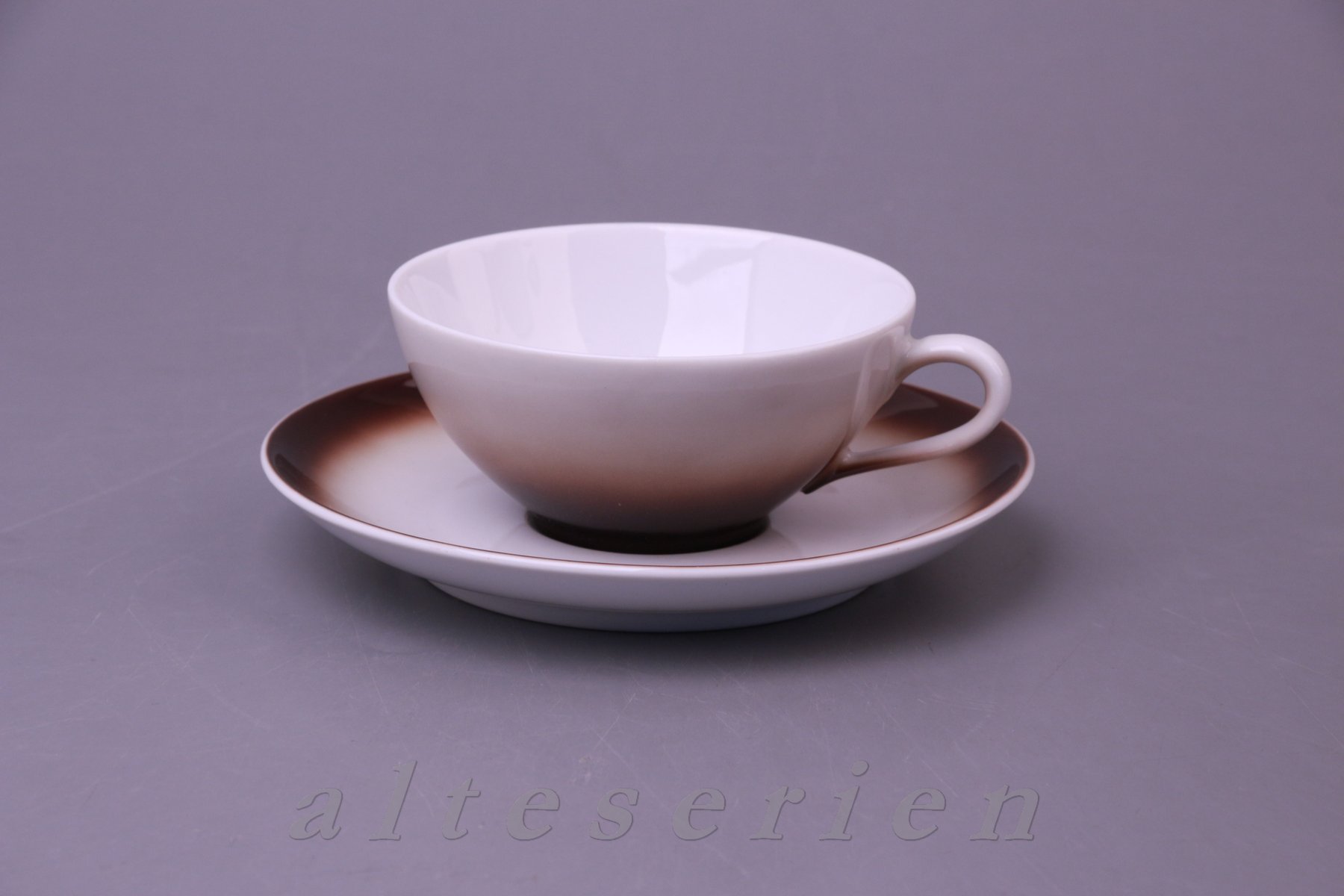 Teetasse mit Untere klein