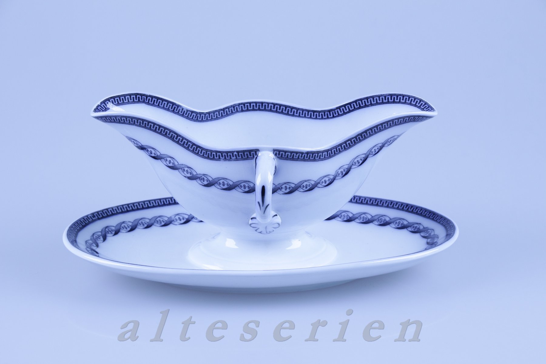 Sauciere mit Teller einteilig