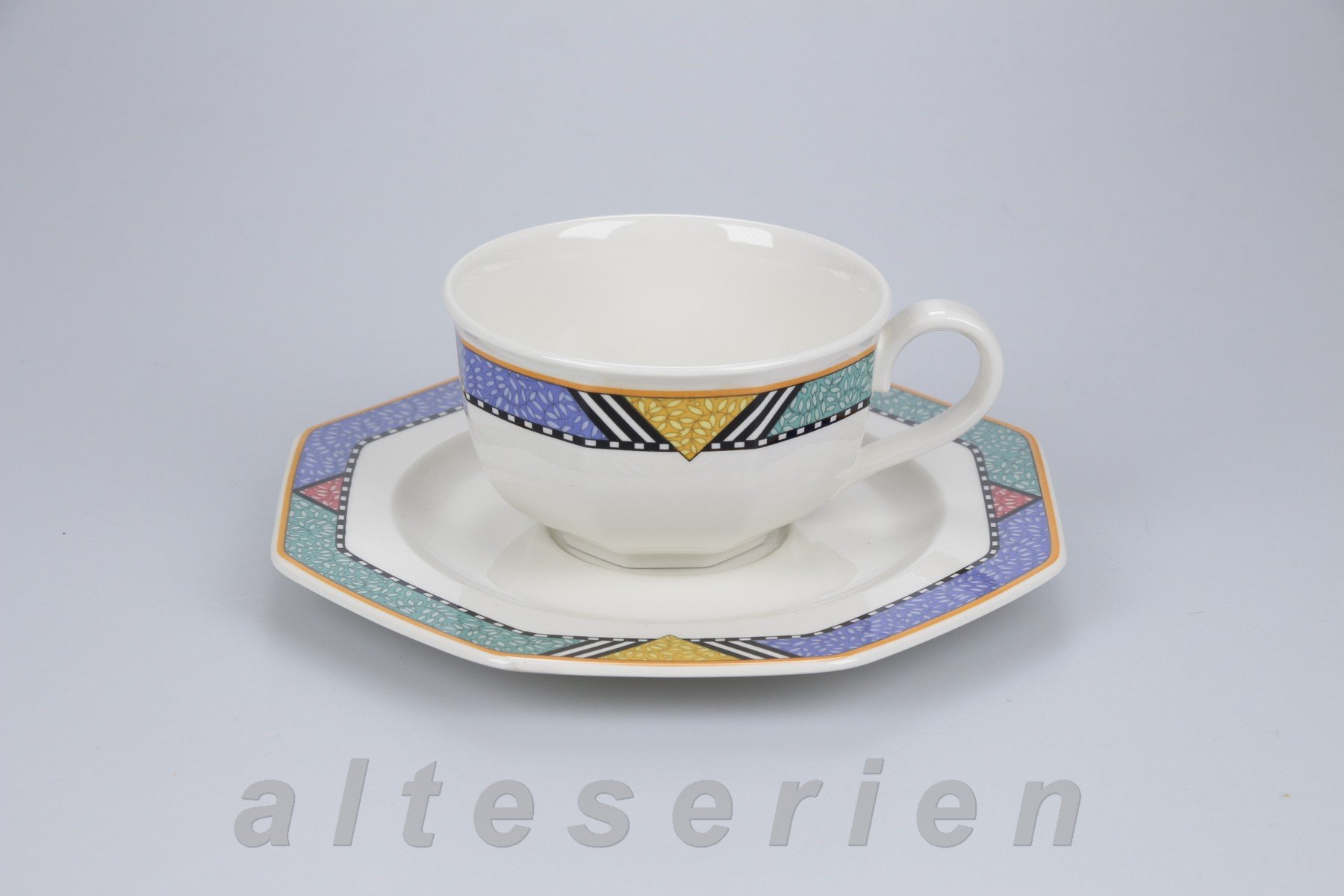 Teetasse mit Untere