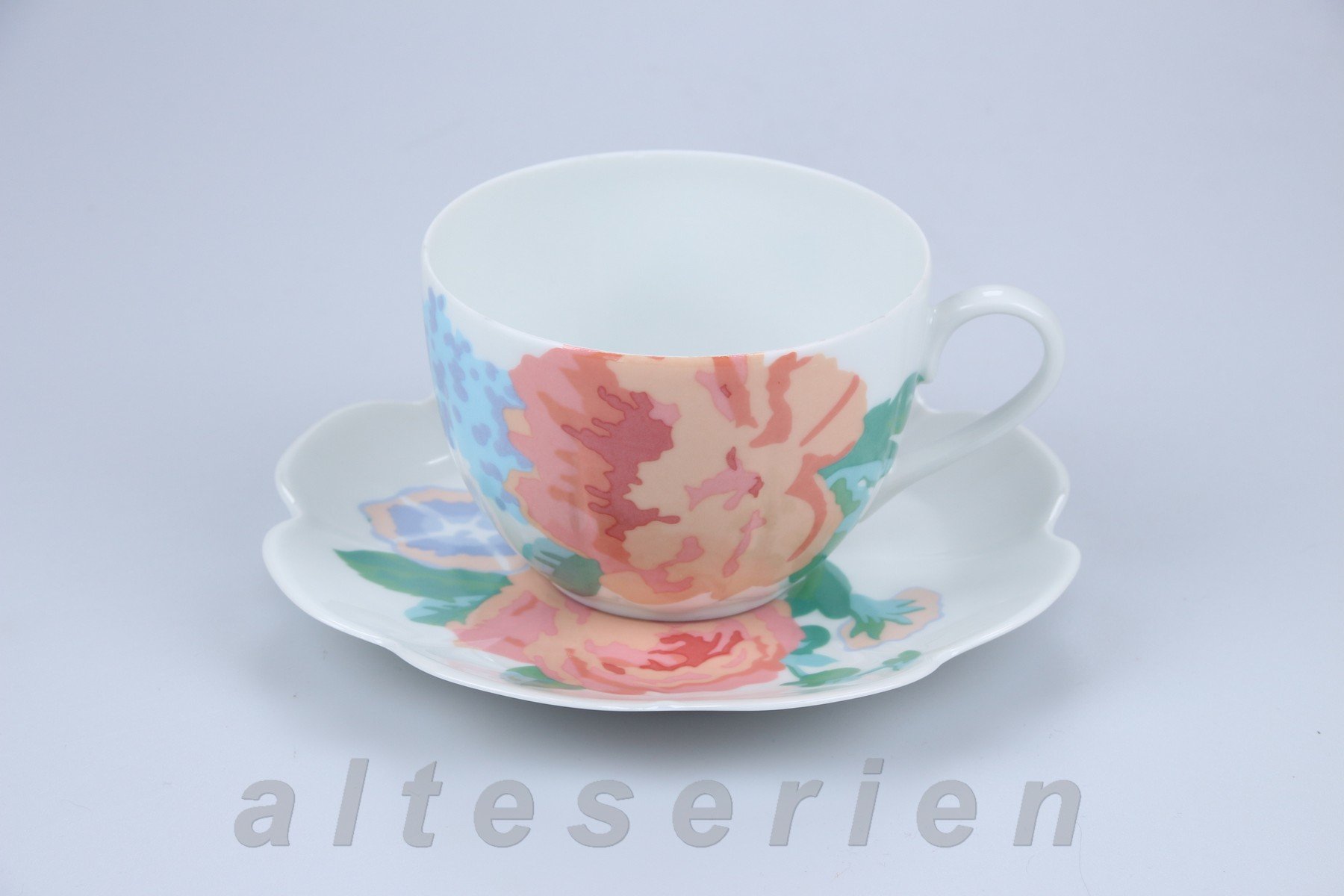 Teetasse mit Untere