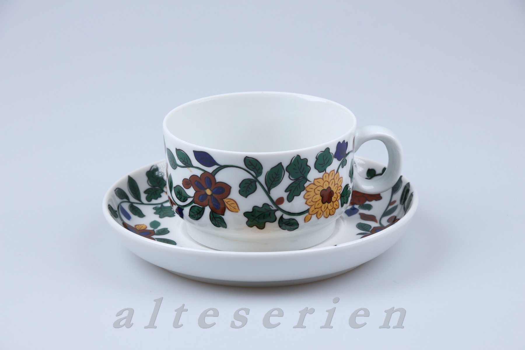 Teetasse mit Untere