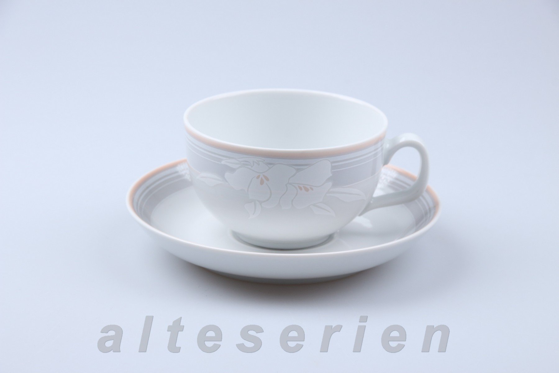 Teetasse mit Untere