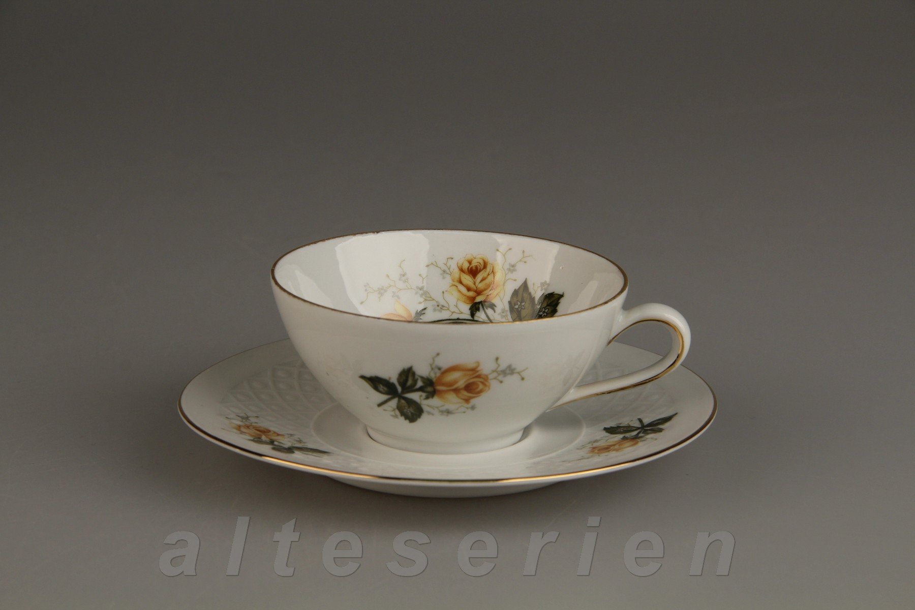 Teetasse mit Untere klein