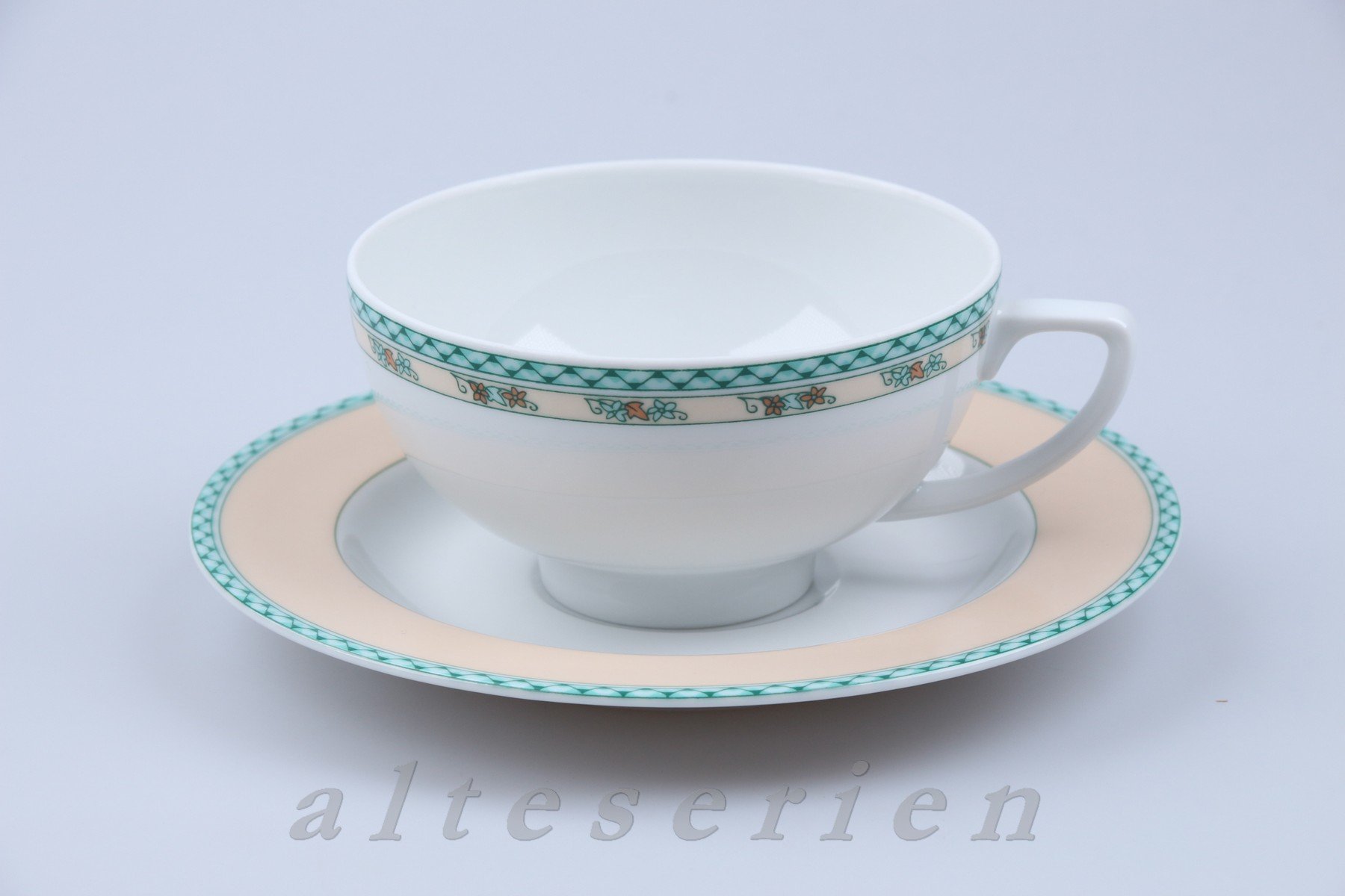 Teetasse mit Untere