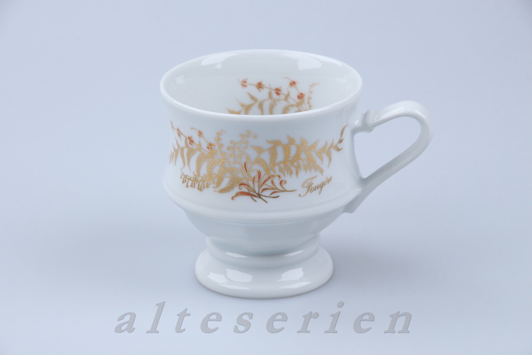 Kaffeetasse auf Fuß