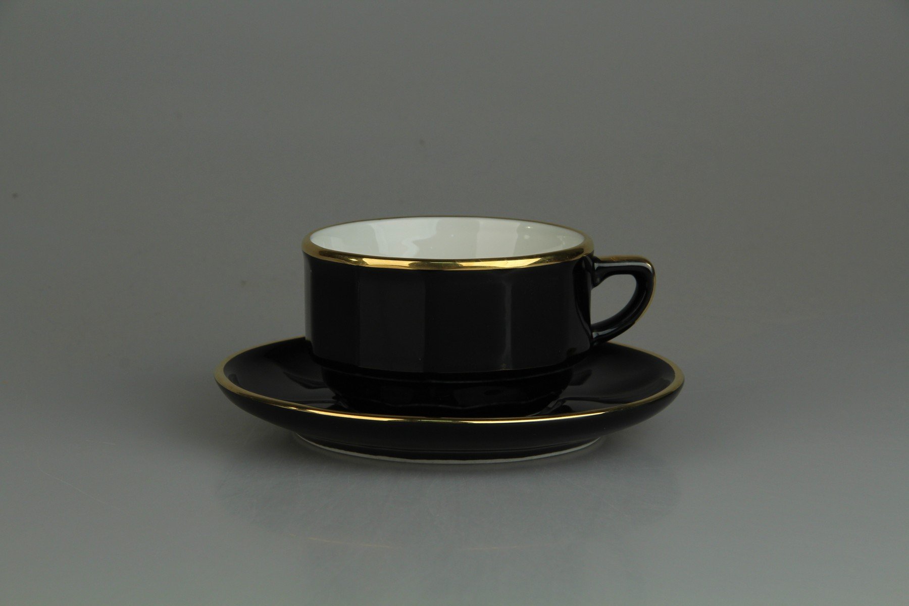 Teetasse mit Untere