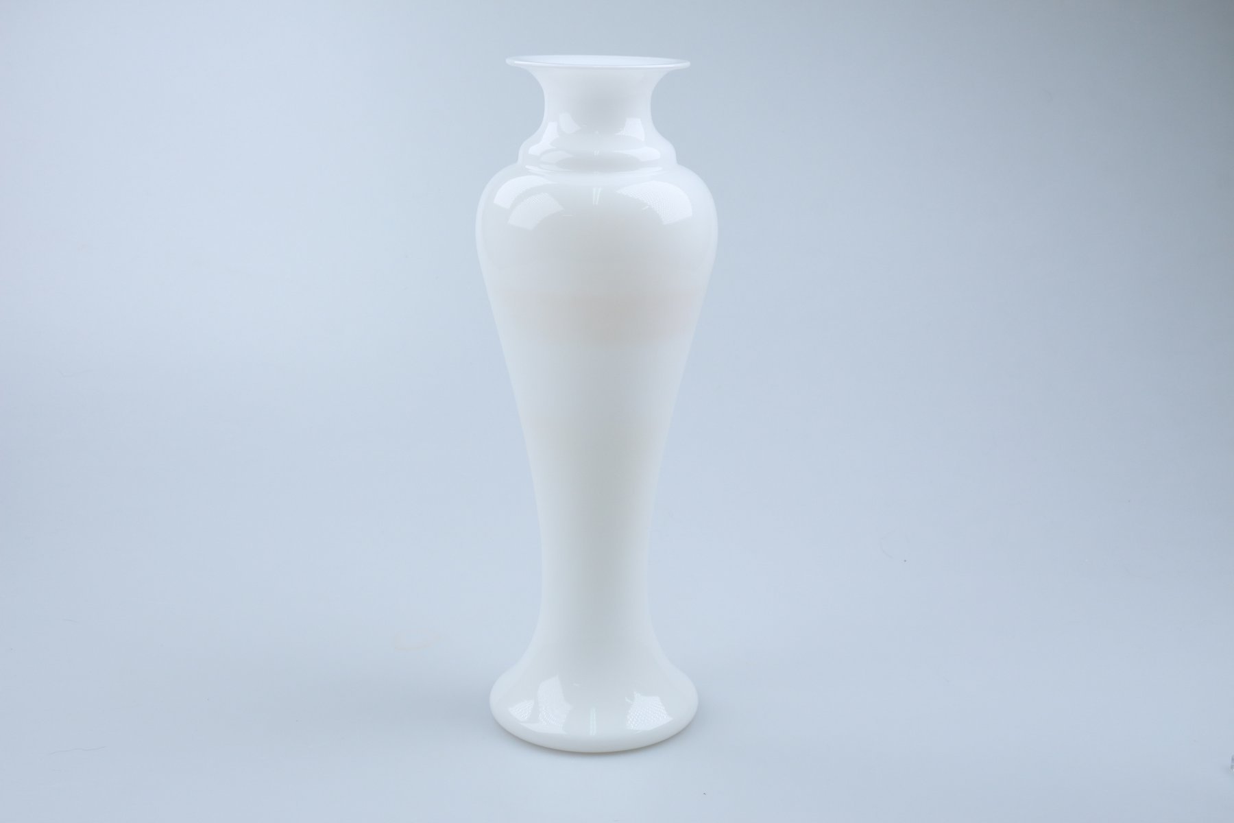 Vase hohe Form weiß