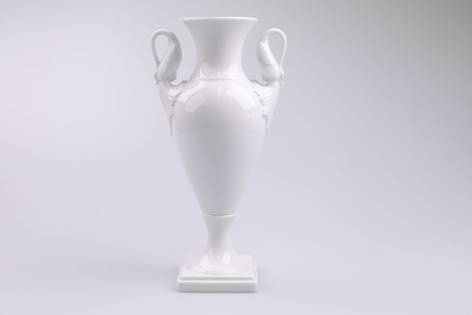 Vase Amphore Schwanenhalshenkel weiß Modell 460/2